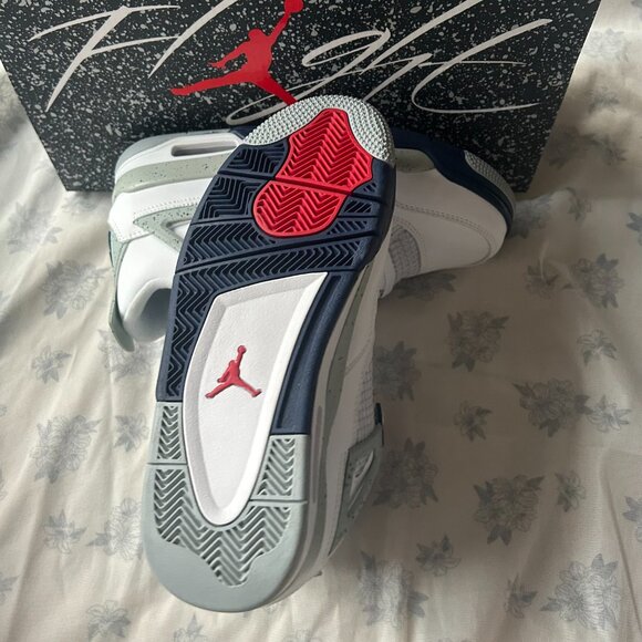 Air Jordan 4 Retro Midnight Navy Sneakers - Picture 4 of 6